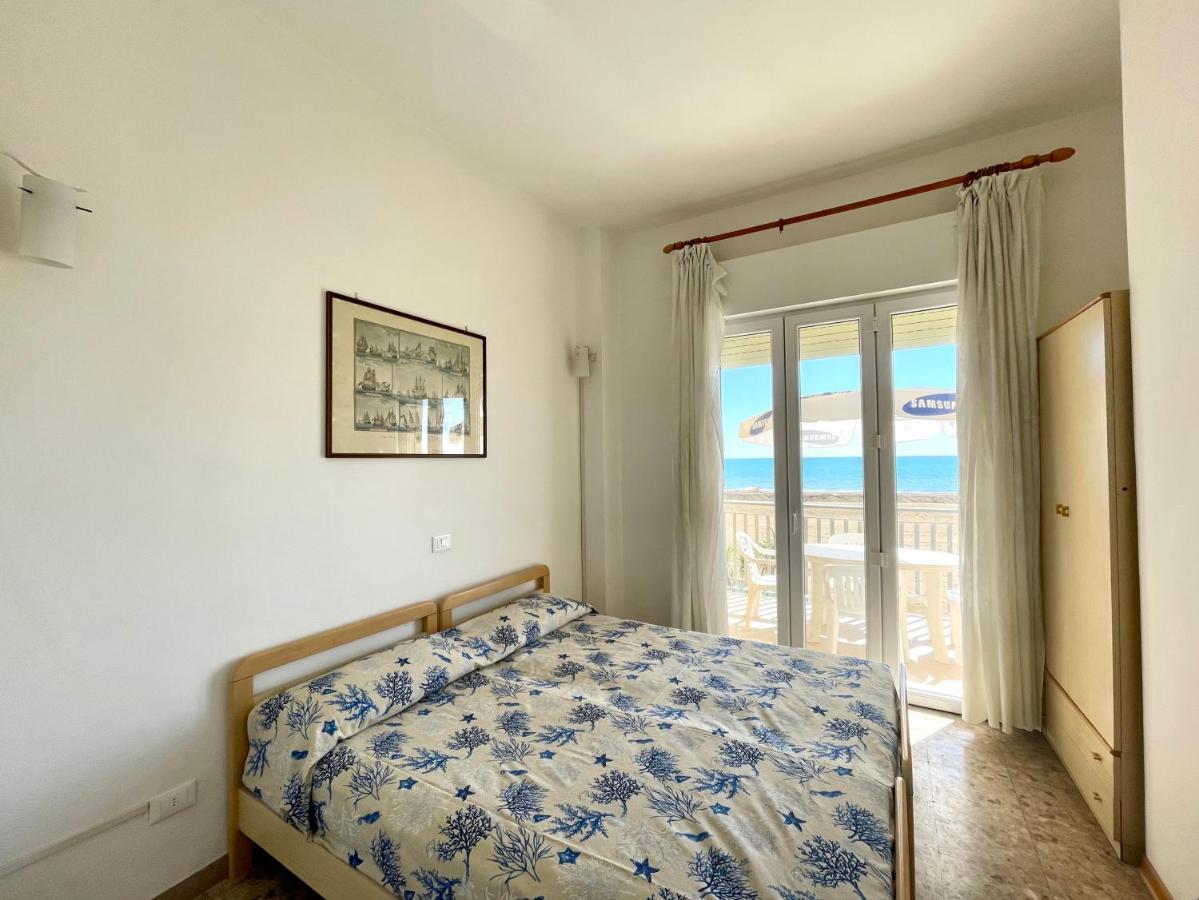 Villa Fronte Mare-Carraro Immobiliare Jesolo - Family Apartments Exterior photo