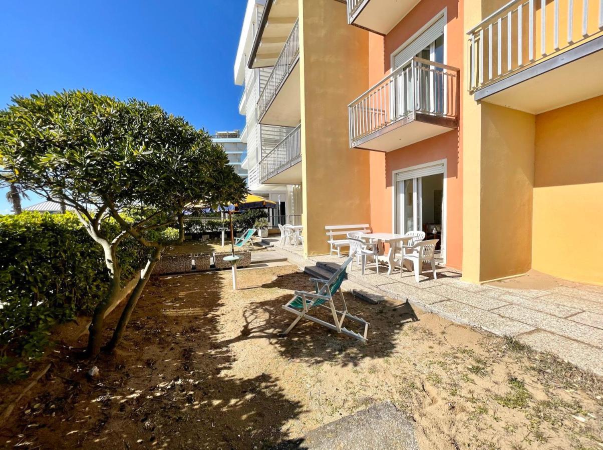 Villa Fronte Mare-Carraro Immobiliare Jesolo - Family Apartments Exterior photo