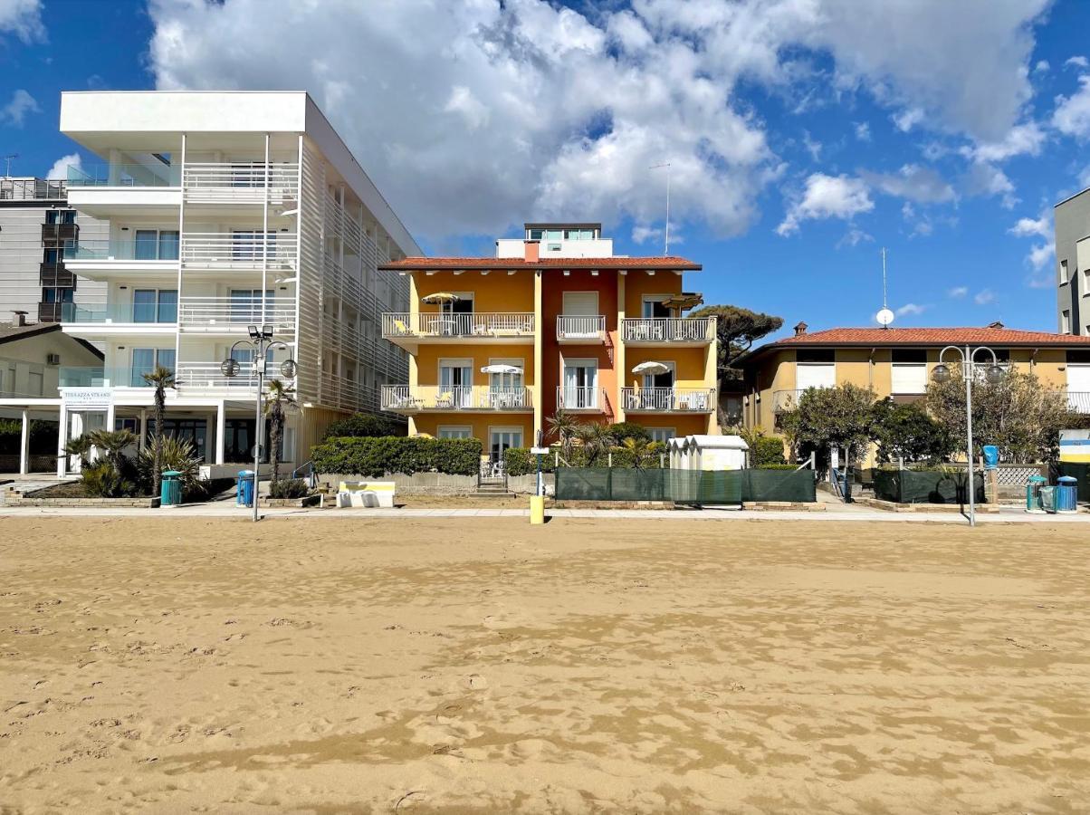 Villa Fronte Mare-Carraro Immobiliare Jesolo - Family Apartments Exterior photo